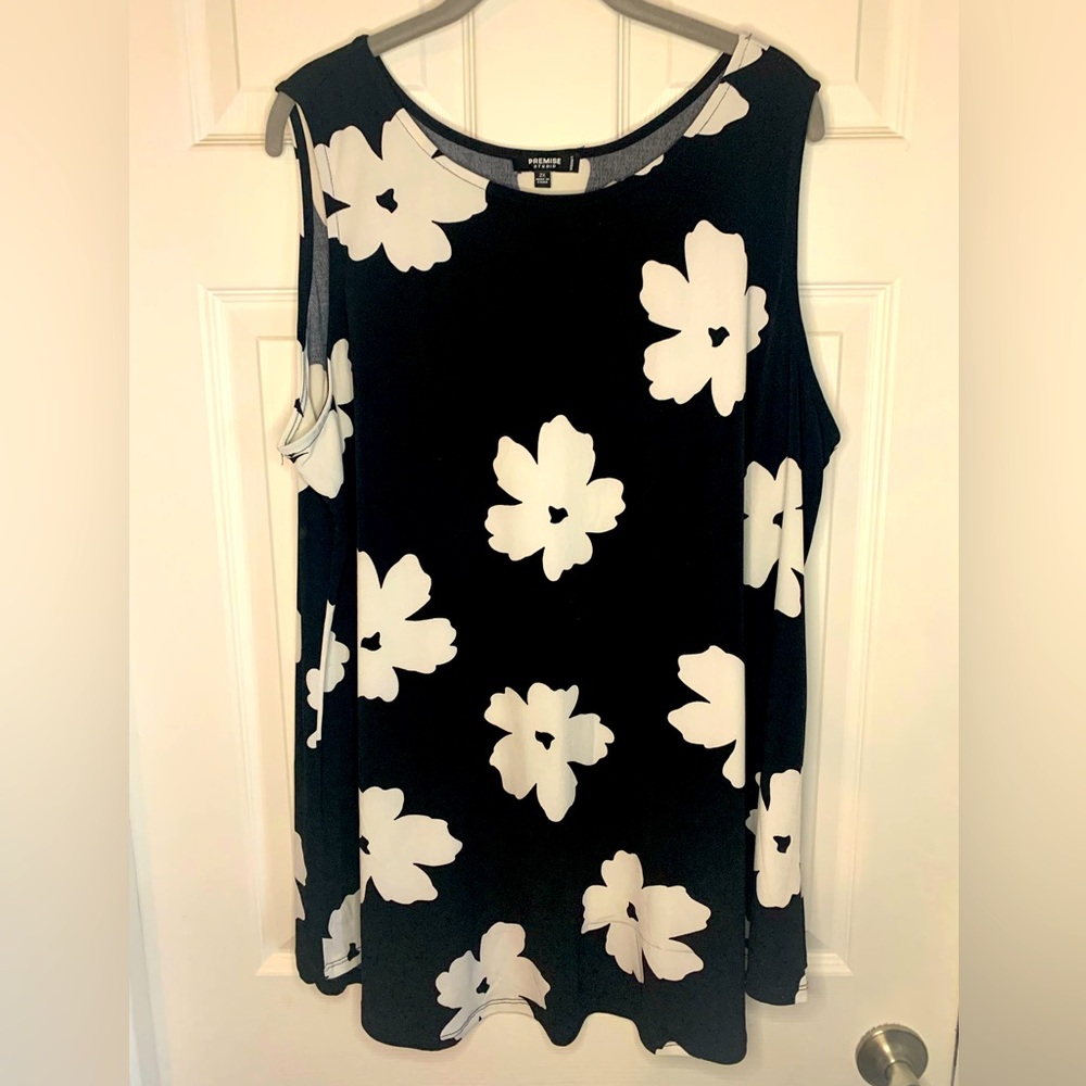 Premise Studio Black and White Flower Blouse Size 2X